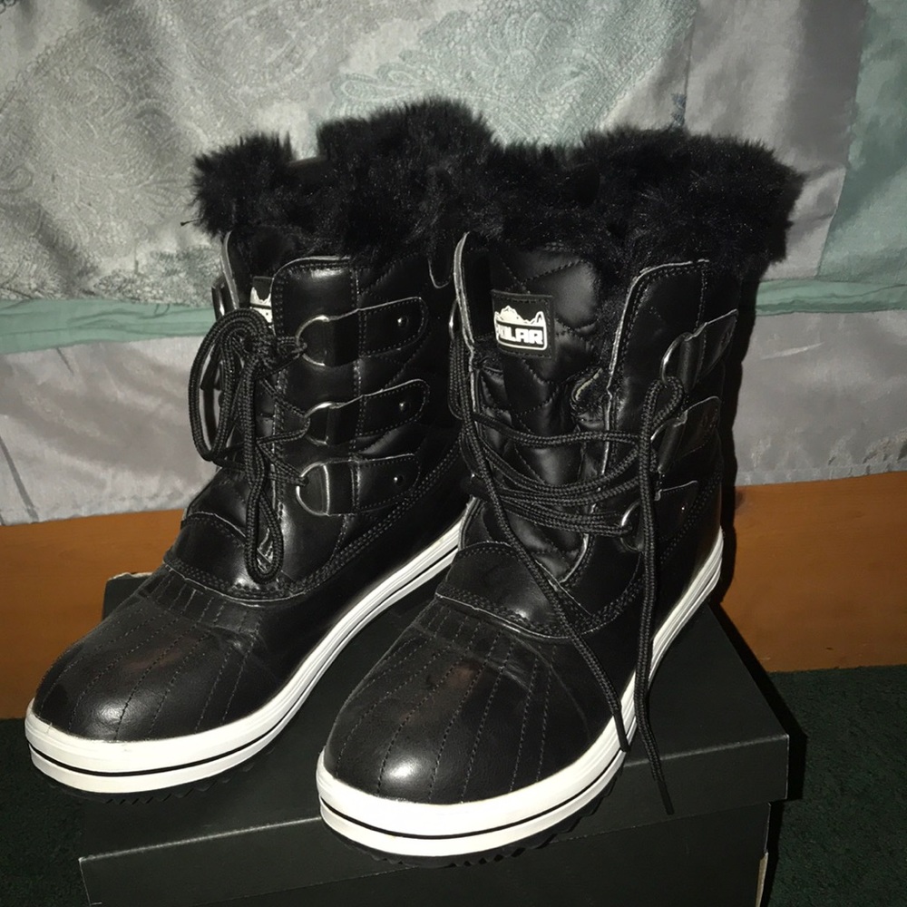 Snow boots